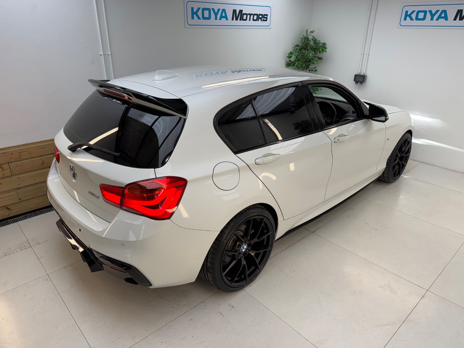 BMW 1 Series 118D 2.0 DIESEL M-SPORT PRO PLUS M-PERFORMANCE AUTOMATIC // M3 CS ALLOY PACKAGE INCLUDED // ALPINE WHITE METALLIC // LED MATRIX LIGHTING // LANE DEPARTURE ASSIST // PRO MEDIA PACK // CRUISE CONTROL — thumbnail 11