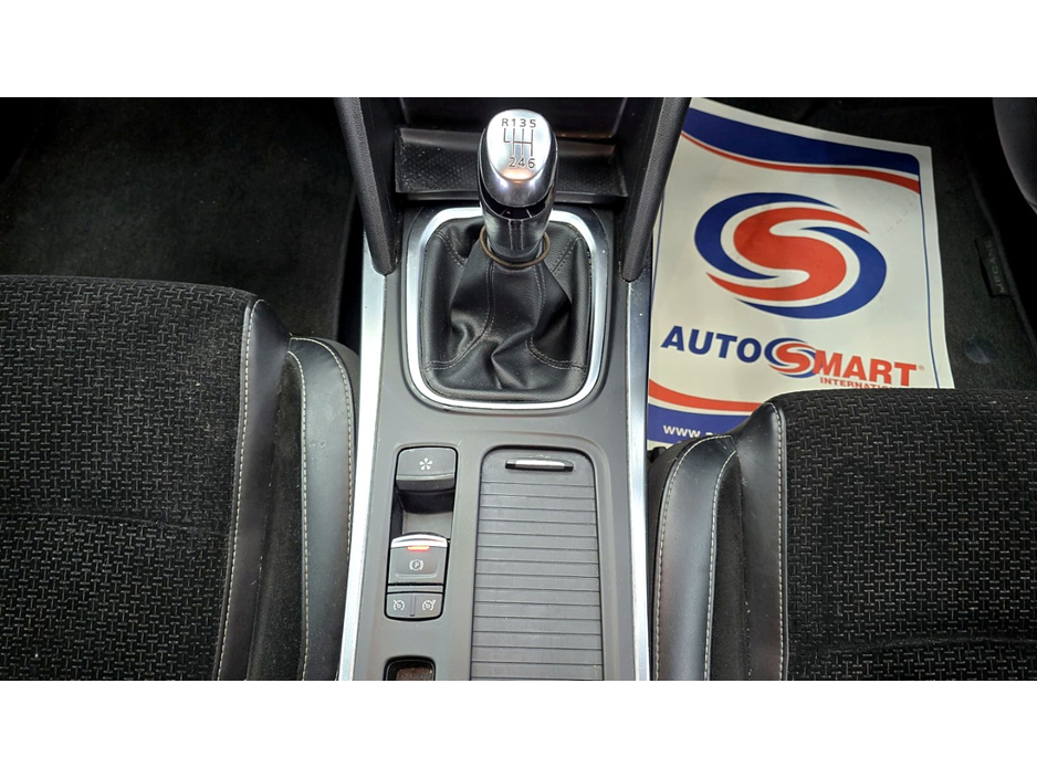 Renault Megane DYNAMIQUE NAV DCI 110 4DR — thumbnail 19