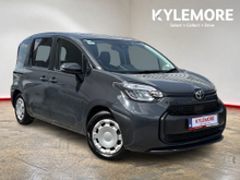 Toyota Sienta 1.5 HYBRID AUTOMATIC 7 SEATER - POWER SLIDING DOORS - PUSH BUTTON STOP/START - CRUISE CONTROL - BLIND SPOT MONITORING - REAR CAMERA