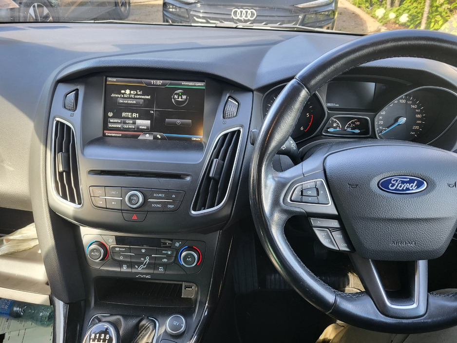 Ford Focus TITANIUM 1.6 TDCI 95PS 4DR — thumbnail 5