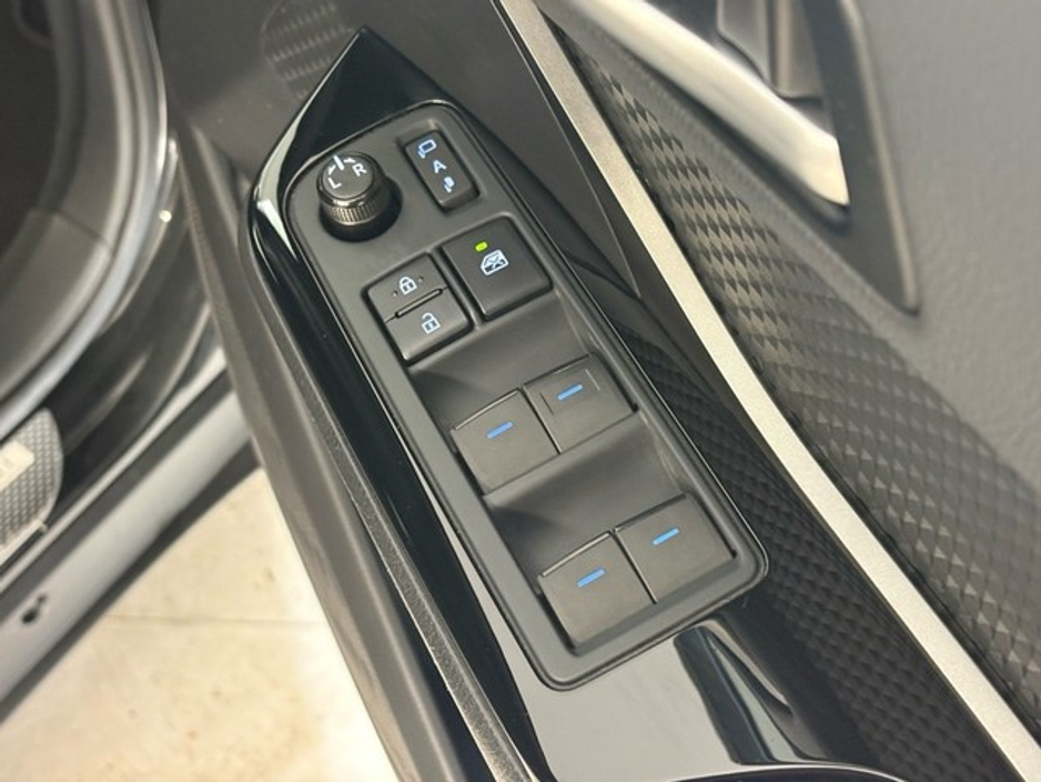 Toyota C-HR Sport Hybrid — thumbnail 16