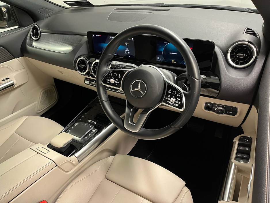 Mercedes-Benz GLA Class GLA 200 d Auto Progressive - 18 Inch Alloys - KEYLESS access - Rear View Camera - Heated Seats - Active Parking Assist Function — thumbnail 8