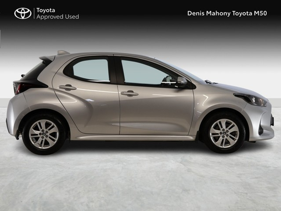 Toyota Yaris Luna Hybrid — thumbnail 3