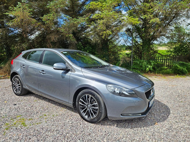 2016 VOLVO V40 D2 MOM ED 5DR