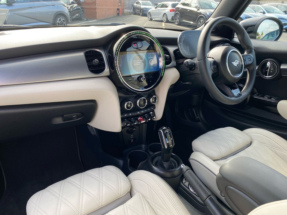MINI Hatch Exclusive Convertible Auto — thumbnail 12