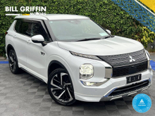 Mitsubishi Outlander 7-SEATER 2.4 HYBRID AUTO * HUGE SPEC * // MASSAGE HEATED & POWERED SEATS // 360 PARKING CAMERAS // HEADS-UP DISPLAY