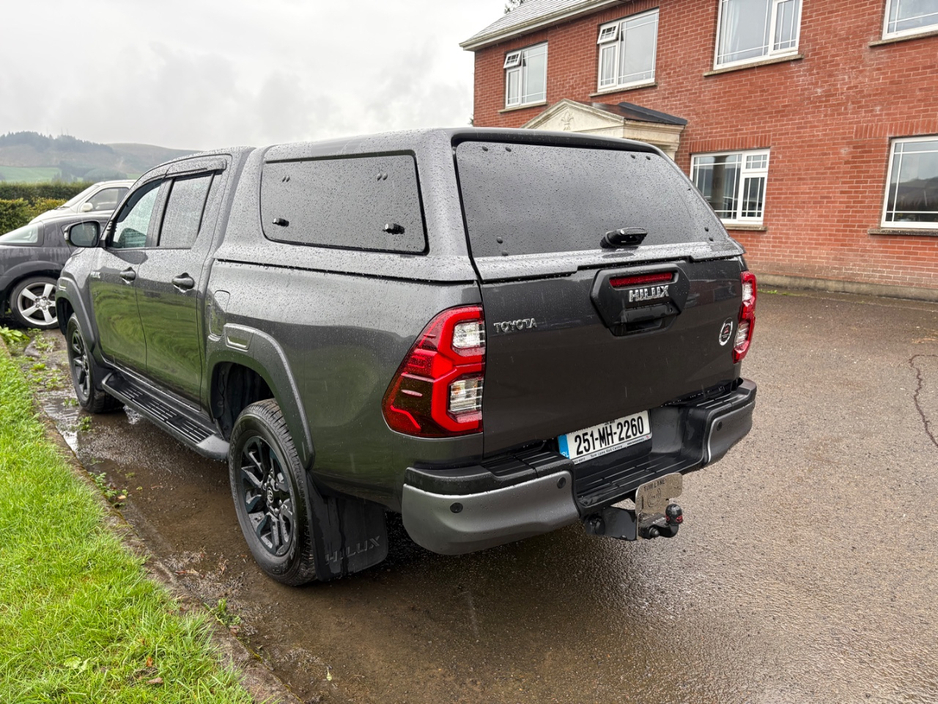 2025 Toyota Hilux 2.8L Diesel For Sale Images