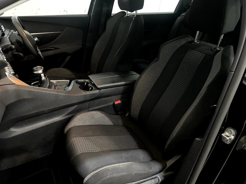 2022 Peugeot 5008 1.5L Diesel For Sale Images