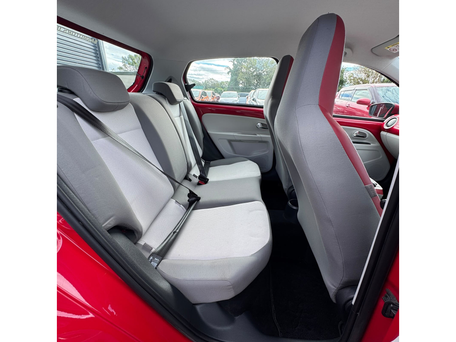 Volkswagen up! — thumbnail 12