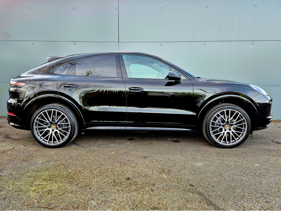 2023 Porsche Cayenne 3.0L Petrol Plug-in Hybrid For Sale Images