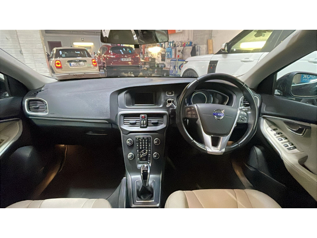 2016 VOLVO V40 D2 (120hp) SE+Leather