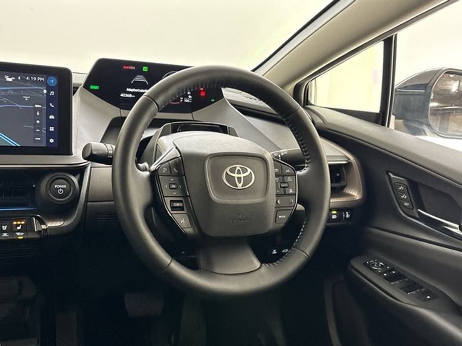 Toyota Prius Plug-In Hybrid — thumbnail 10