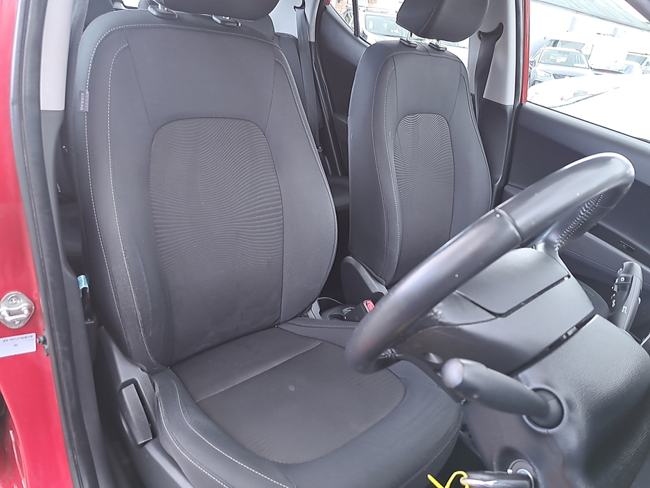 Hyundai i10 Classic Model 1.0 Petrol, Bluetooth, Air conditioning, with 87,000 Miles. — thumbnail 12