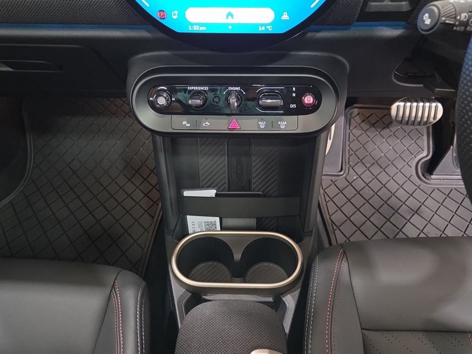 2026 MINI Hatch 2L Petrol For Sale Images