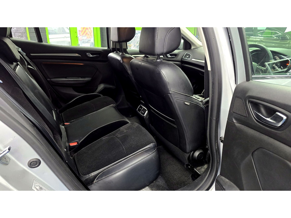 Renault Megane DYNAMIQUE NAV DCI 110 4DR — thumbnail 7