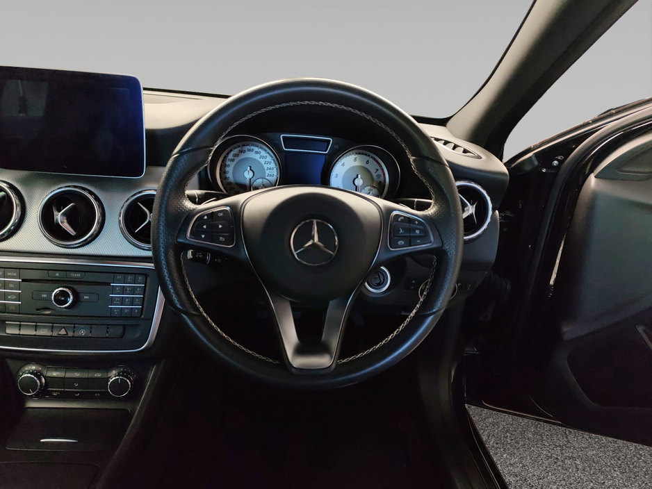 Mercedes-Benz GLA Class 1.6 Petrol Auto — thumbnail 11