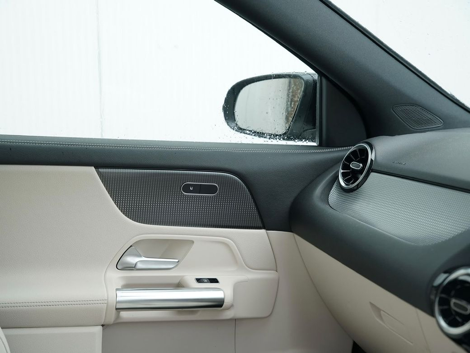 Mercedes-Benz GLA Class D 5DR Auto — thumbnail 22