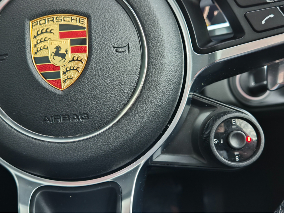 2023 Porsche Cayenne 3.0L Petrol Plug-in Hybrid For Sale Images