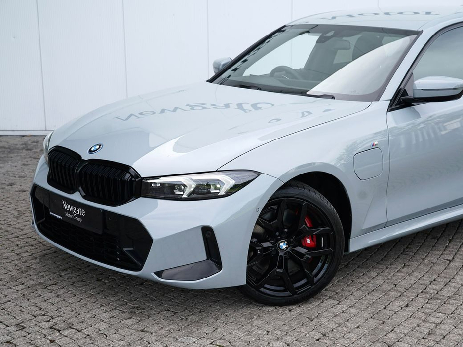 BMW 3 Series 330E M SPORT — thumbnail 40