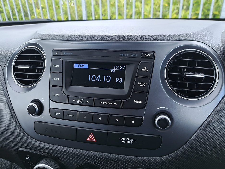 Hyundai i10 Classic Model 1.0 Petrol, Bluetooth, Air conditioning, with 87,000 Miles. — thumbnail 20