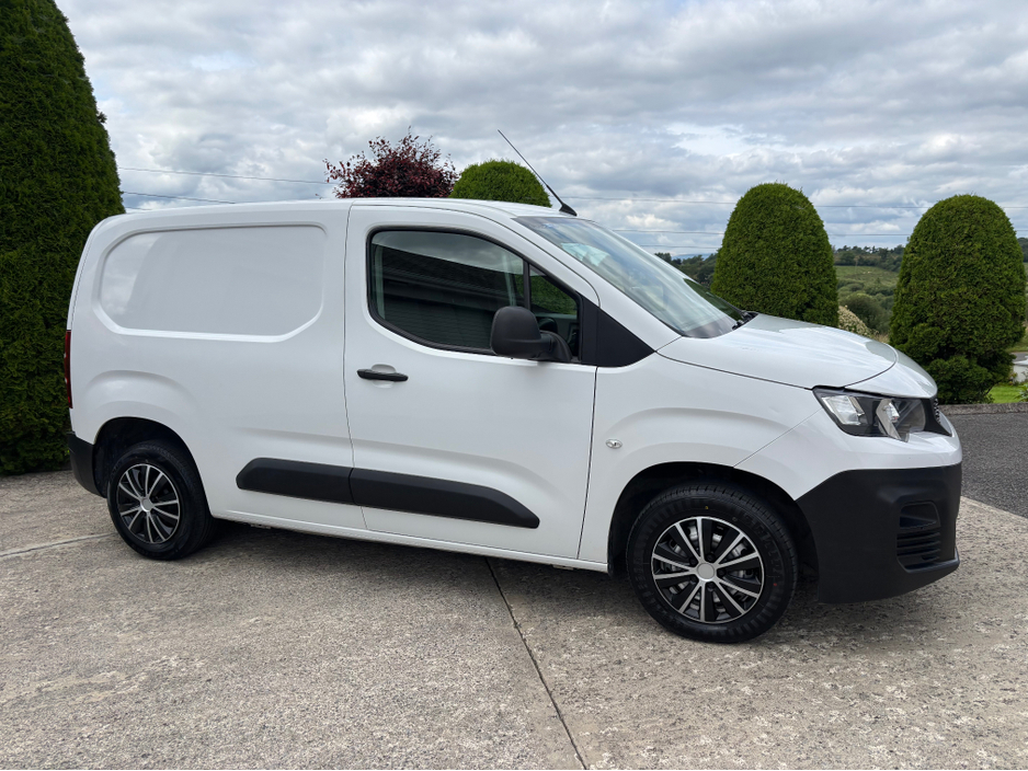 2023 Peugeot Partner 1.5L Diesel For Sale Images
