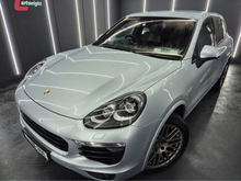 2017 Porsche Cayenne 3L Petrol Plug-in Hybrid For Sale Images