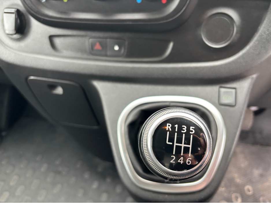 2021 Nissan NV300 2.0L Diesel For Sale Images