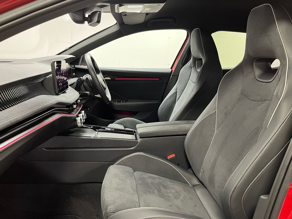 Skoda Superb Sportline DSG 2.0 TDI 150BHP - Reversing Camera - Ambient Lighting - Climate Control - Electric Heated Memory Seats - Keyless Start - Apple CarPlay/Android Auto — thumbnail 18