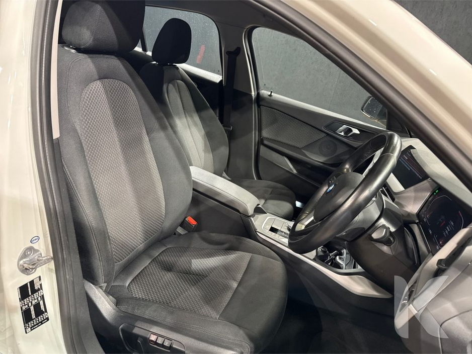 BMW 1 Series 1.5 AUTOMATIC - ALLOY WHEELS - CRUISE CONTROL - DRIVING ASSIST - ELECTRIC SEATS - REAR CAMERA - MULTI FUNCTION STEERING WHEEL — thumbnail 14