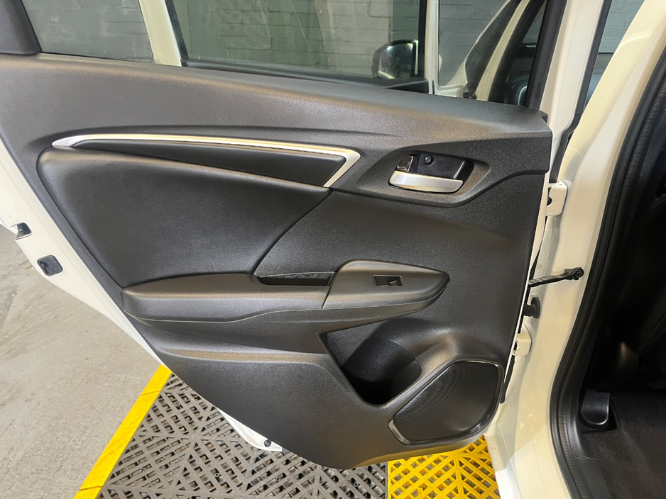 Honda Fit DAA-GP6 HYBRID 5DR AUTO — thumbnail 17