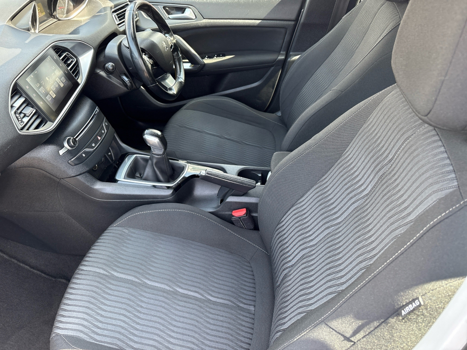 Peugeot 308 ACTIVE 1.2 82 4DR B6 — thumbnail 2