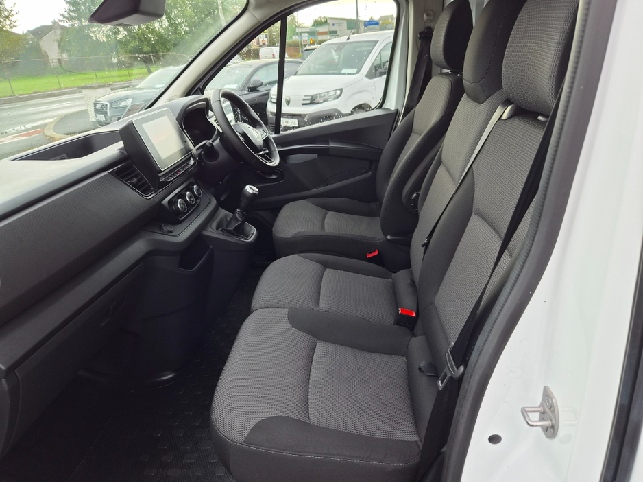 2023 Renault Trafic 2L Diesel For Sale Images