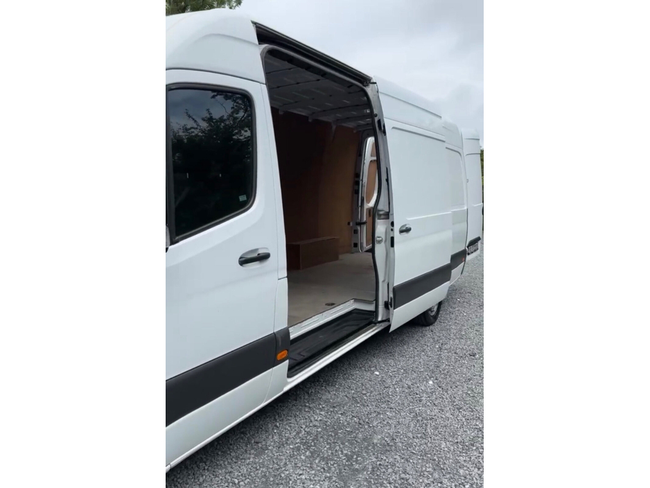 2022 Mercedes-Benz Sprinter 2L Diesel For Sale Images