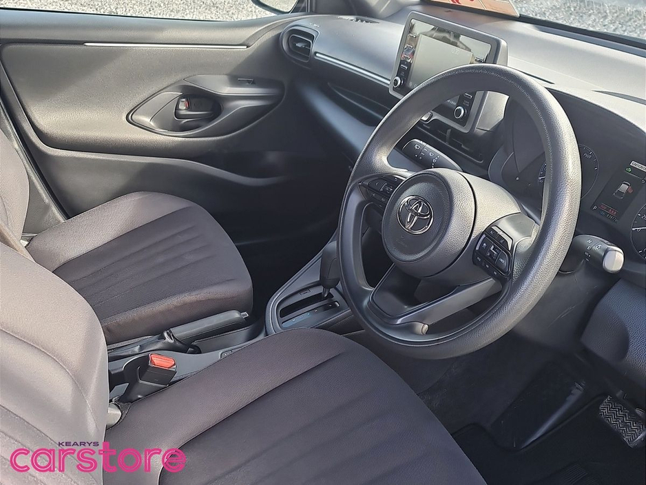 Toyota Yaris Hybrid X — thumbnail 12