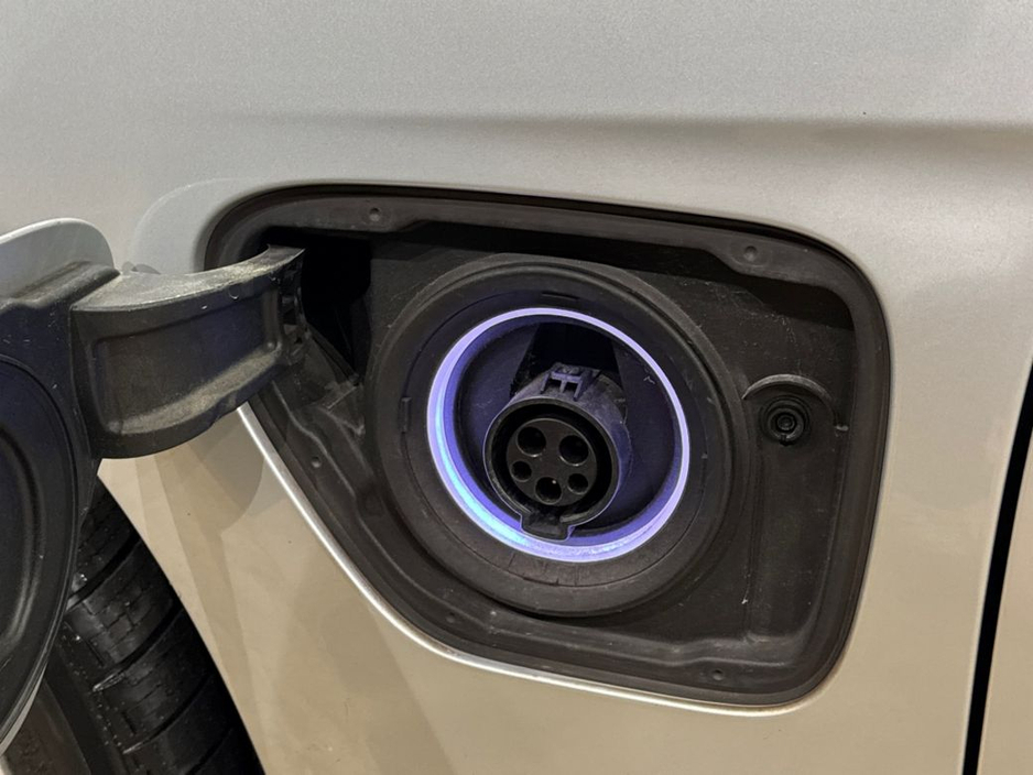 BMW 3 Series 2.0 HYBRID AUTOMATIC - E LUXURY PERFORMANCE - CREAM BEIGE LEATHER - FACTORY ALLOYS - REVERSE CAMERA/PARKING RADAR — thumbnail 12