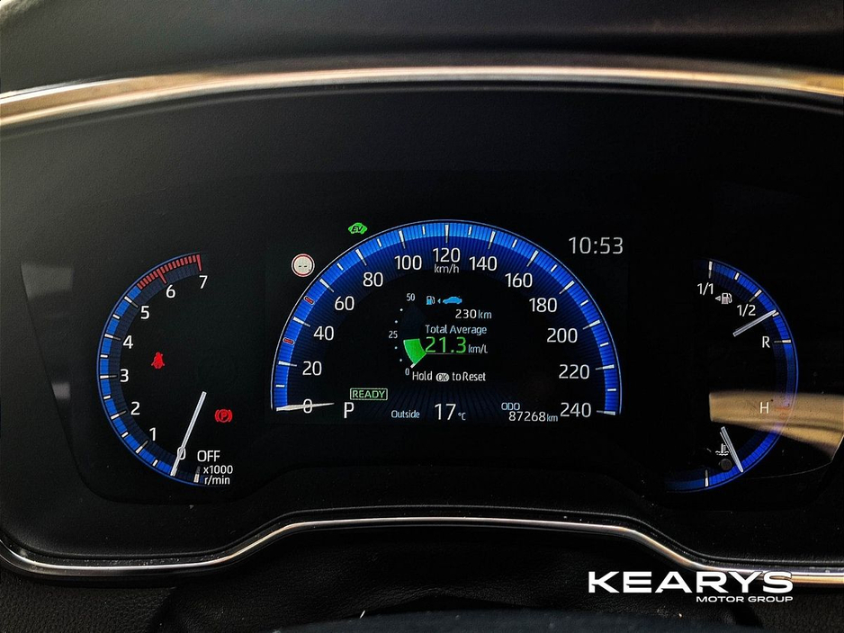 Toyota Corolla 1.8 Hybrid Luna Saloon — thumbnail 17