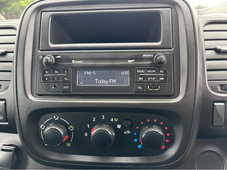 2021 Nissan NV300 2.0L Diesel For Sale Images