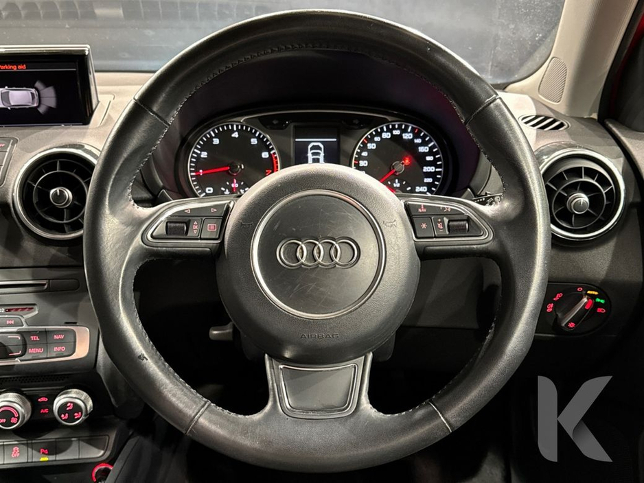 Audi A1 1.0 - AUTOMATIC - ALLOY WHEELS - HEATING / AC CONTROLS - FRONT/REAR PARKING AID - MULTI FUNCTION STEERING WHEEL — thumbnail 18