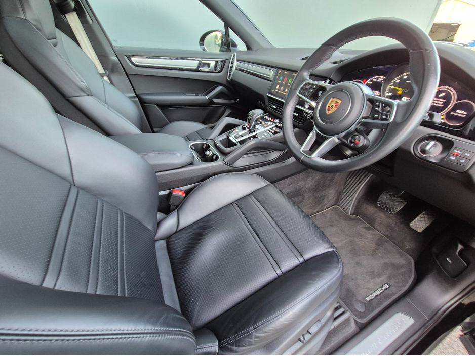 2023 Porsche Cayenne 3.0L Petrol Plug-in Hybrid For Sale Images