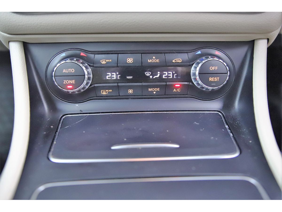 Mercedes-Benz GLA Class GLA 180 *BEIGE LEATHER* — thumbnail 22