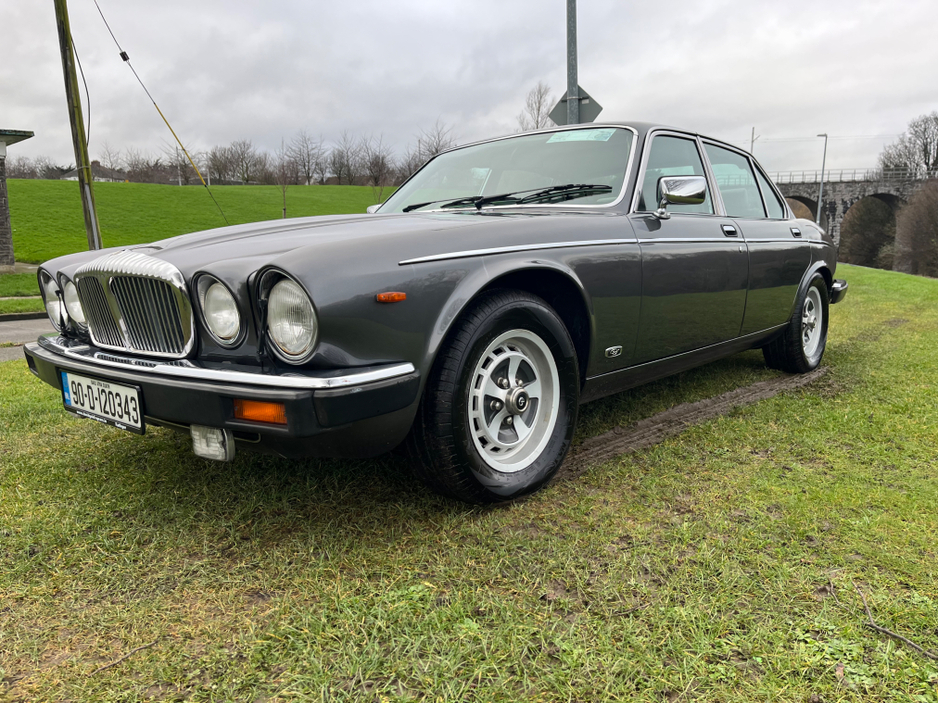 1990 Daimler Double Six 5.3L Petrol For Sale Images