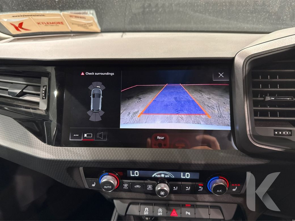 Audi A1 1.0 TFSI AUTOMATIC - WHITE/BLACK TWO-TONE - FACTORY ALLOYS - HEATED SEATS - DIGITAL DASH - REVERSE CAMERA/PARKING RADAR — thumbnail 24