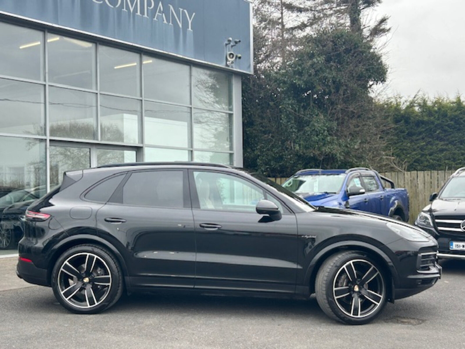 2023 Porsche Cayenne 3L Petrol Plug-in Hybrid For Sale Images