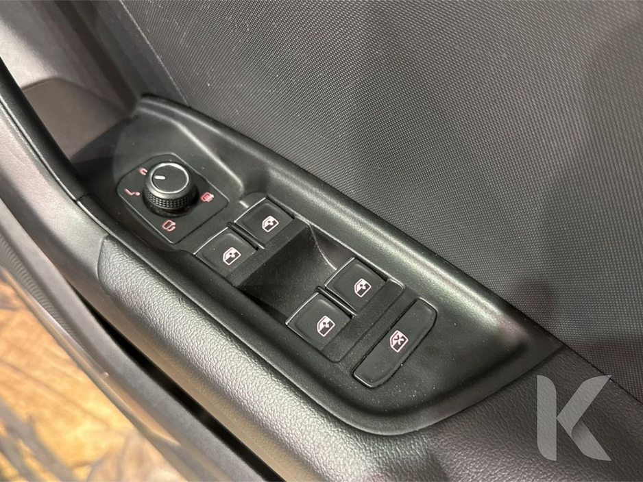Audi A1 1.5 TFSI AUTOMATIC S LINE - UPGRADED FACTORY ALLOYS - FLAT BOTTOM STEERING WHEEL - HEATED SEATS - DIGITAL DASH — thumbnail 17