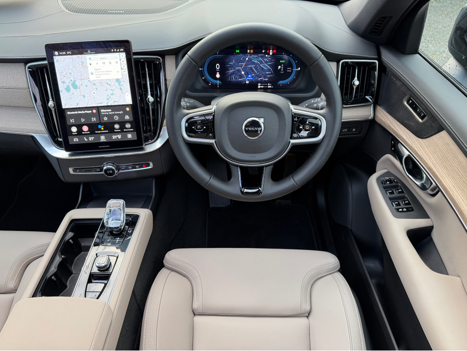 2025 Volvo XC90 2L Petrol Plug-in Hybrid For Sale Images