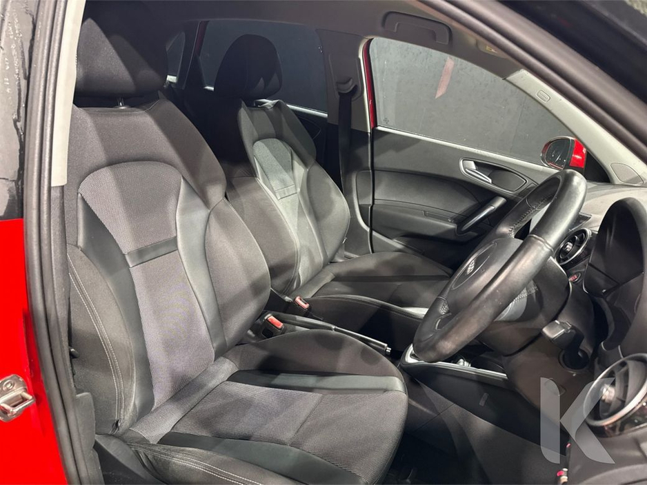 Audi A1 1.0 - AUTOMATIC - ALLOY WHEELS - HEATING / AC CONTROLS - FRONT/REAR PARKING AID - MULTI FUNCTION STEERING WHEEL — thumbnail 13