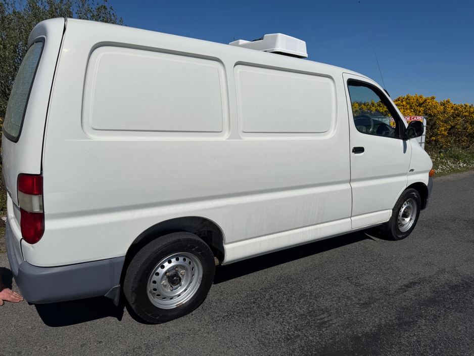 2005 Toyota Hiace 2.5L Diesel For Sale Images