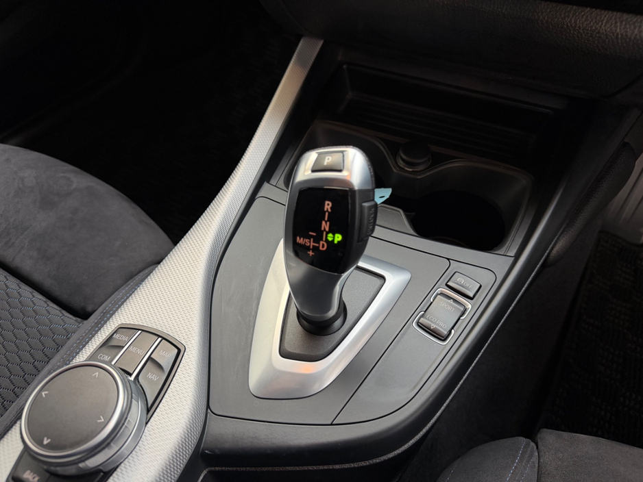 BMW 1 Series 118D 2.0 DIESEL M-SPORT PRO PLUS M-PERFORMANCE AUTOMATIC // M3 CS ALLOY PACKAGE INCLUDED // ALPINE WHITE METALLIC // LED MATRIX LIGHTING // LANE DEPARTURE ASSIST // PRO MEDIA PACK // CRUISE CONTROL — thumbnail 40