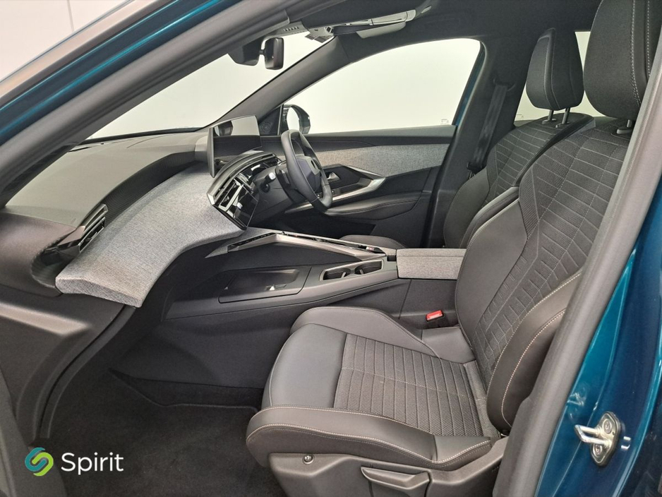 Peugeot 3008 1.2 Allure MHEV 136HP*Call Andrew 0862617858* — thumbnail 3