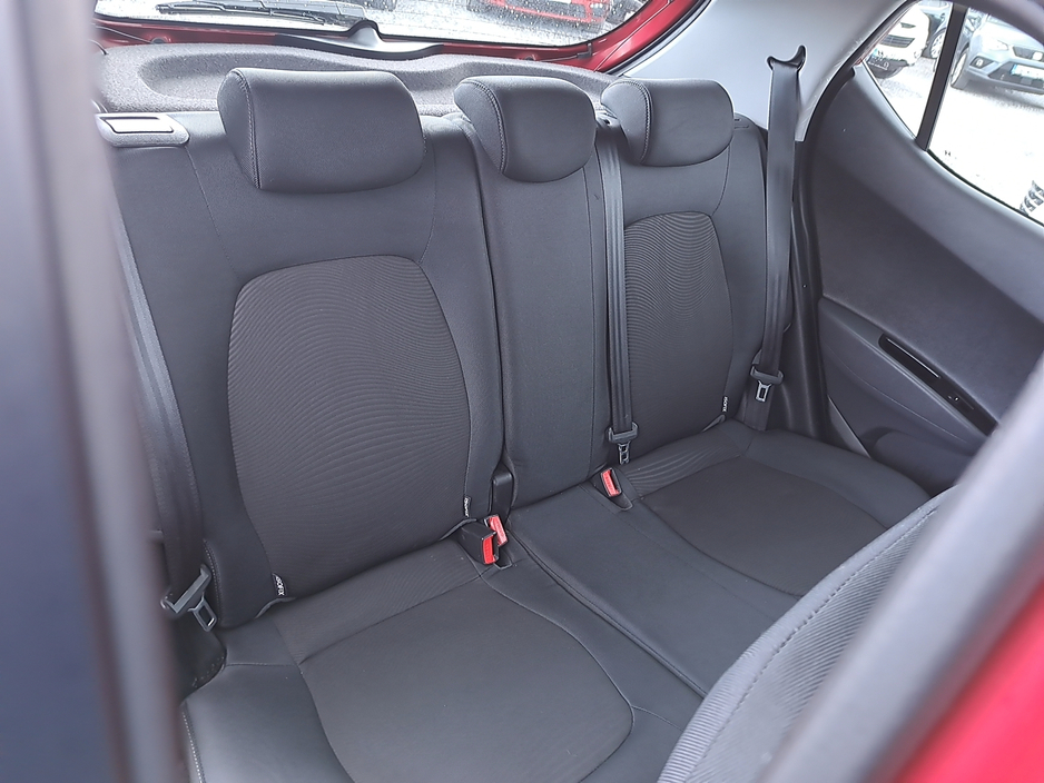 Hyundai i10 Classic Model 1.0 Petrol, Bluetooth, Air conditioning, with 87,000 Miles. — thumbnail 13